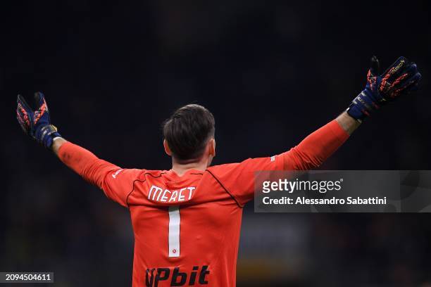 Alex Meret of SSC Napoli gestures during the Serie A TIM match between FC Internazionale and SSC Napoli at Stadio Giuseppe Meazza on March 17, 2024...