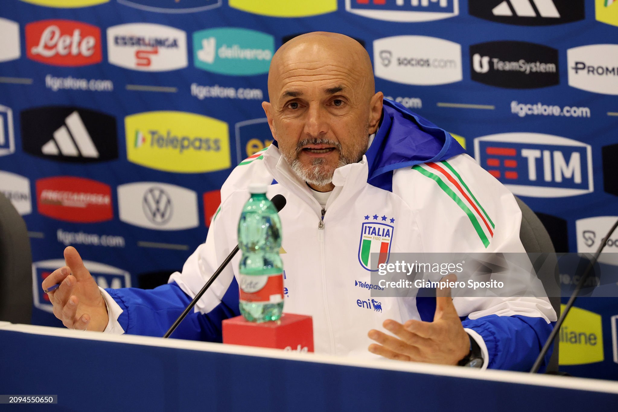 Spalletti criticizes players' leisure activities: 'No questions about PlayStation?'