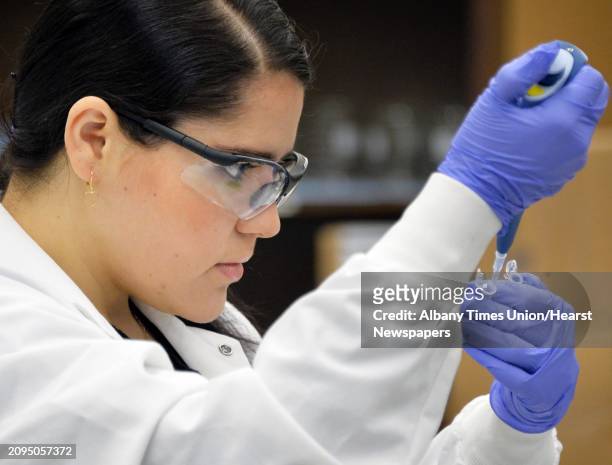 UAlbany grad student Juliana Agudelo uses a new technique to identify a fingerprint as male or female in a chemistry lab Tuesday Dec. 1, 2015 in...