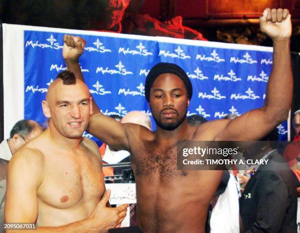 Heavyweight champion Lennox Lewis of England poses with WBC number one contender Zeljko Mavrovic of Croatia after their weigh-in 25 September at the...