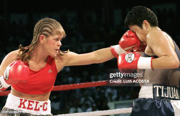 Kelsey Jeffries of the US connects a left to Jackie Nava of Mexico, during their WBC Female World Title fight, 29 January 2006 in Cancun Mexico. AFP...