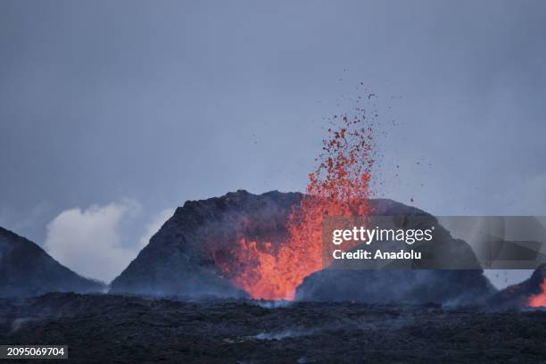 Volcanic Head Exploding Exploding Volcano Photos and Premium High Res Pictures - Getty Images
