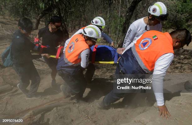 Members of Civil Protection are rescuing a person who suffered a fall while climbing Cerro de la Estrella in the Iztapalapa mayor's office in Mexico...