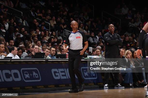 Mike Mathis Referee 8,267 Michael Smith Basketball Photos & High Res Pictures - Getty Images
