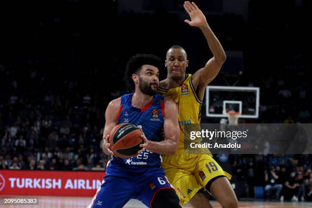 Elijah Bryant of Anadolu Efes in action against Louis Olinde of Alba Berlin during the Turkish Airlines EuroLeague week 31 basketball match between...