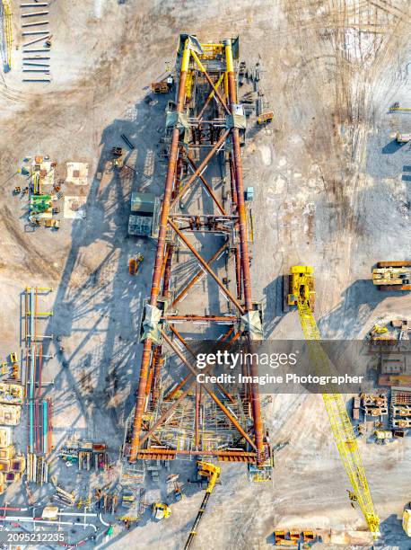 Work Over Rig Background 630 Work Over Rig Stock Photos, High-Res Pictures, and Images - Getty ...