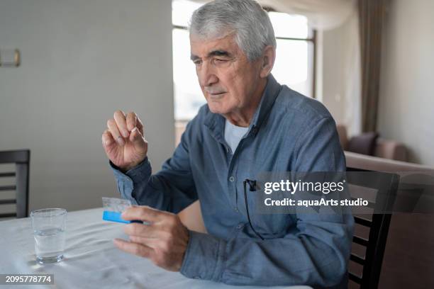 taking daily dosage of pills - heart disease prevention stock pictures, royalty-free photos & images