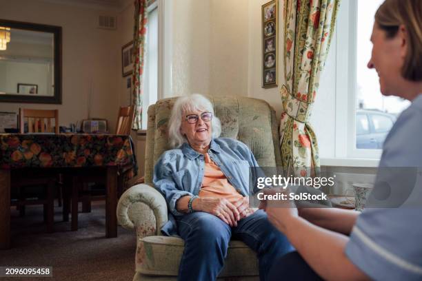 nurse doing a home visit - home carer stock pictures, royalty-free photos & images