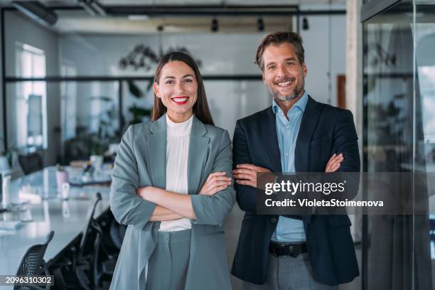 geschäftsleute im büro. - business mann stock-fotos und bilder
