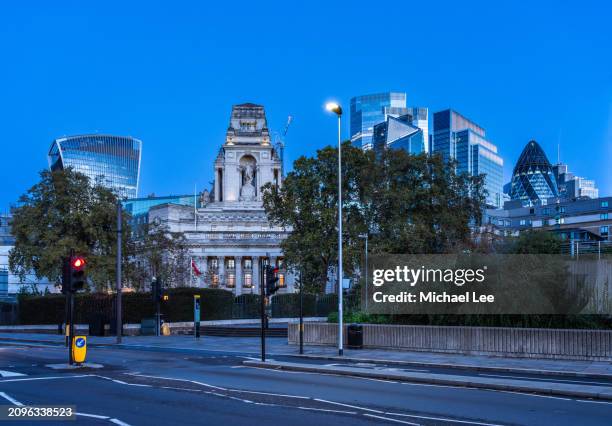 twilight view of tower hill skyline - road signal stock pictures, royalty-free photos & images