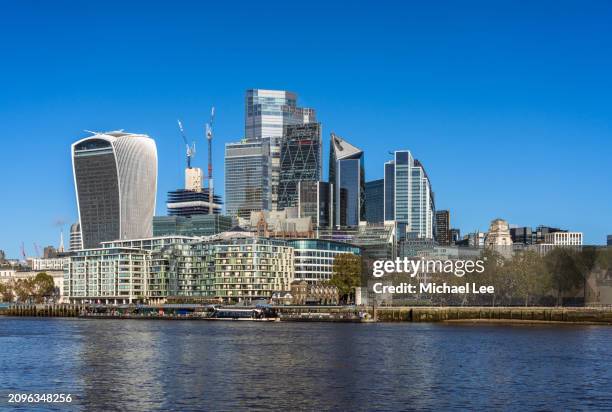 sunny city of london skyline view - 20 fenchurch street stock pictures, royalty-free photos & images
