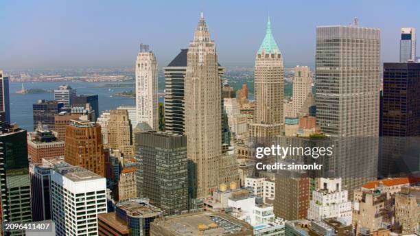 blick auf new york city - lower manhattan stock-fotos und bilder