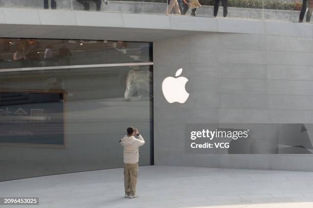Where Is The Apple Store Located Photos and Premium High Res Pictures