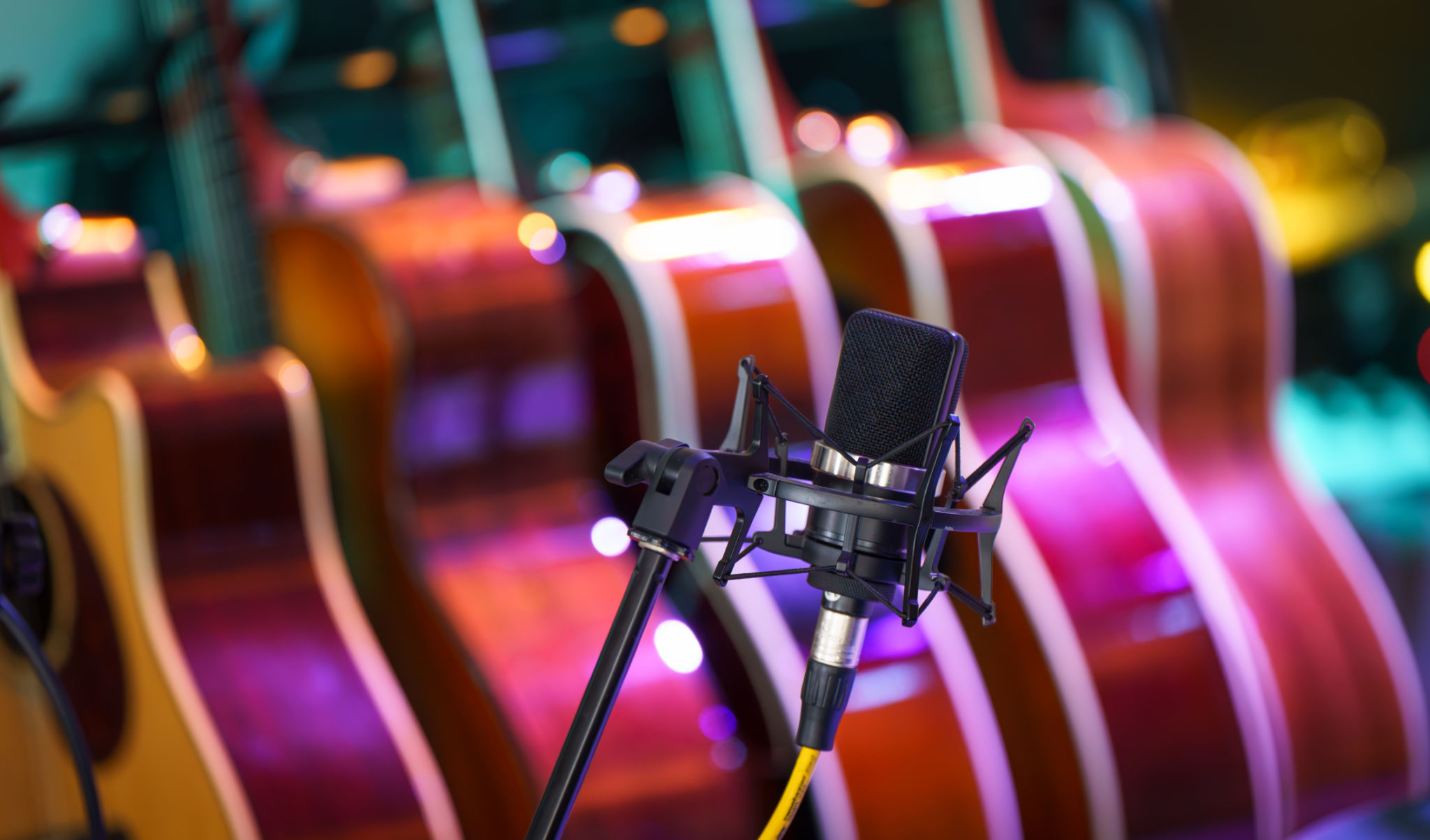 Microphone and Acoustic Guitars Microphone and Acoustic Guitars