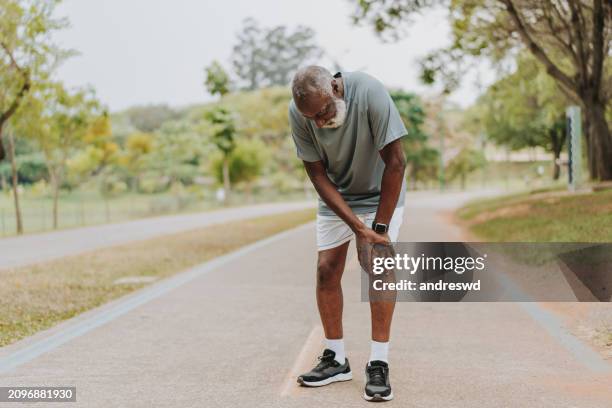 senior man with knee pain - arthritis stock pictures, royalty-free photos & images