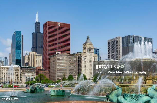 buckingham fountain, chicago - buckingham fountain chicago stock pictures, royalty-free photos & images