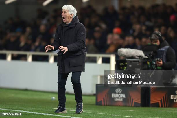 Head coach Gian Piero Gasperini of Atalanta reacts during the UEFA Europa League 2023/24 round of 16 second-leg match between Atalanta BC and...