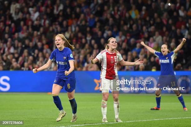 Sjoeke Nusken of Chelsea celebrates after scoring her team's third goal during the UEFA Women's Champions League 2023/24 Quarter Final Leg One match...