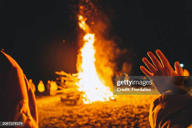 852 Ritual Fire Dance Stock Photos and High-Res Images - Getty Images