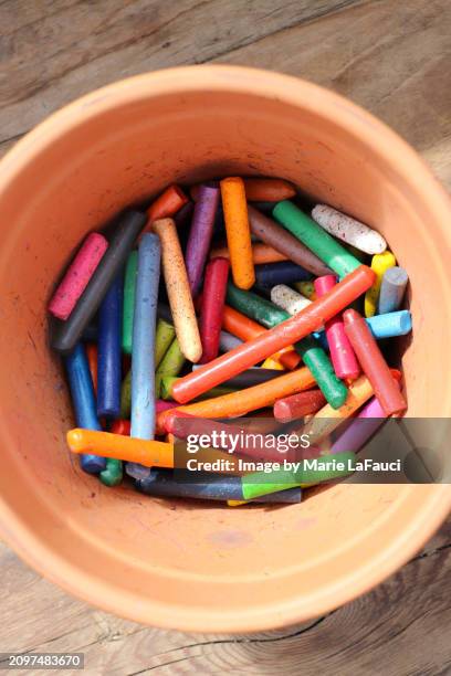 crayons in terracotta bowl on wooden table - brightly lit classroom stock pictures, royalty-free photos & images