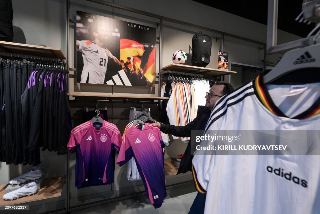 FBL-GER-MARKETING-ADIDAS-NIKE