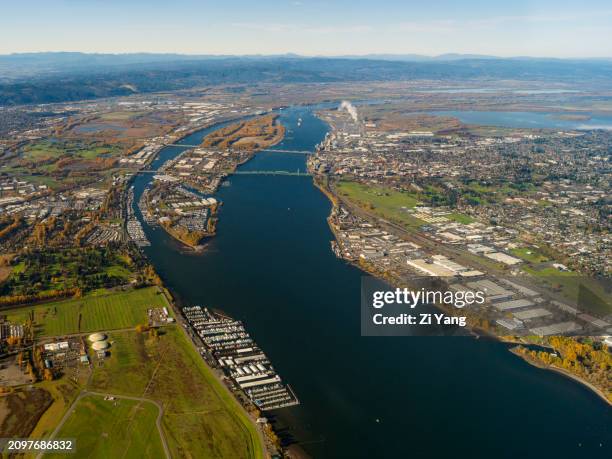 aerial view of north portland and hayden island with floating homes on columbia river - cross channel stock pictures, royalty-free photos & images