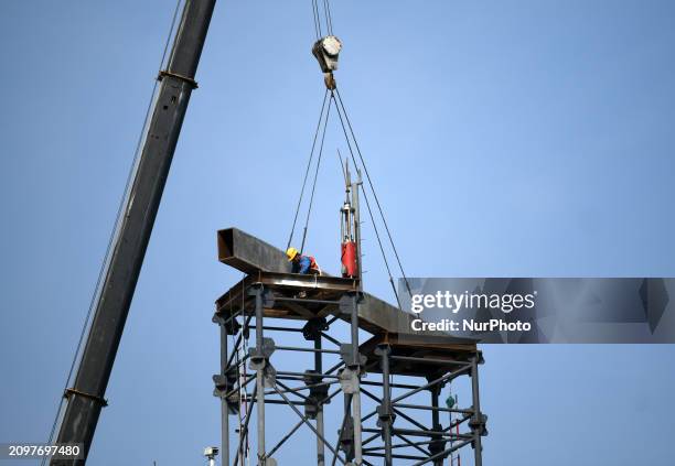 Construction workers are assembling steel structure roof trusses at the east station of Lushan Station of the Anjiu Section of the Beijing-Hong Kong...