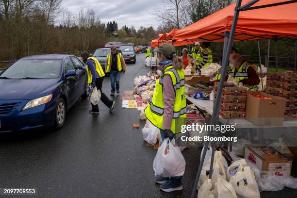 Drive Through Food Distribution Event 447 Drive Thru Food Distribution Stock Photos, High-Res Pictures, and ...