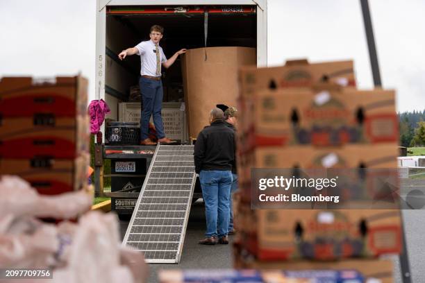 Drive Through Food Distribution Event 447 Drive Thru Food Distribution Stock Photos, High-Res Pictures, and ...