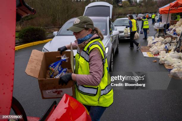Drive Through Food Distribution Event 447 Drive Thru Food Distribution Stock Photos, High-Res Pictures, and ...