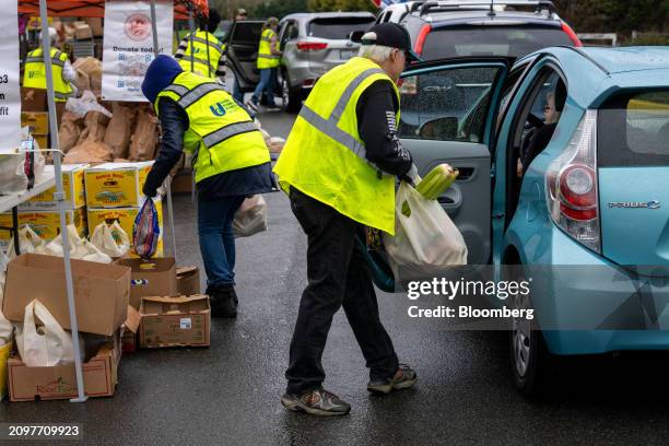 Drive Through Food Distribution Event 447 Drive Thru Food Distribution Stock Photos, High-Res Pictures, and ...
