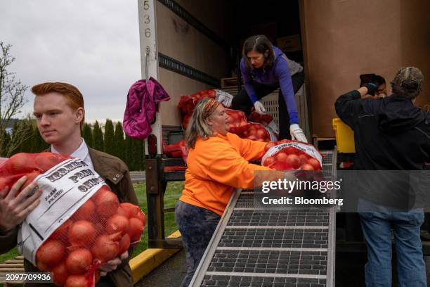 Drive Through Food Distribution Event 447 Drive Thru Food Distribution Stock Photos, High-Res Pictures, and ...