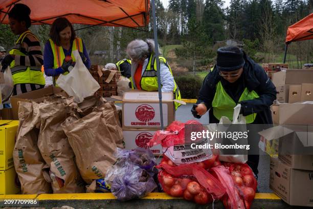 Drive Through Food Distribution Event 446 Drive Thru Food Distribution Stock Photos, High-Res Pictures, and ...