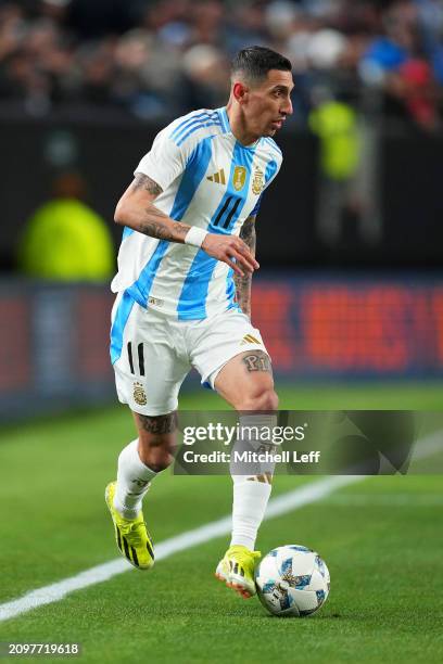 Angel Di Maria of Argentina controls the ball in the first half of the international friendly against El Salvador at Lincoln Financial Field on March...