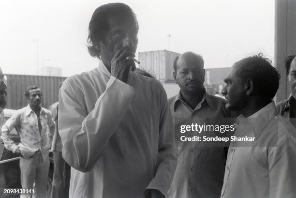 Haji Mastan, Indian mafia gang leader visits Sasoon's Docks, February 1981, in Mumbai, Maharashtra, India. At his peak, Mastan operated a large...