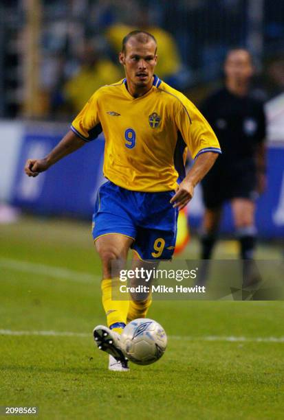 Fredrik Ljungberg of Sweden passes the ball during the UEFA European Championships 2004 Group 4 Qualifying match between Sweden and Poland held on...