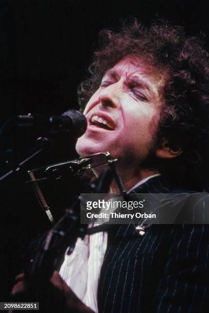 Legendary rock musician and songwriter Bob Dylan performs during a concert in Nice, 17th June 1984.