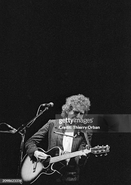 Legendary rock musician and songwriter Bob Dylan performs during a concert in Nice, 17th June 1984.