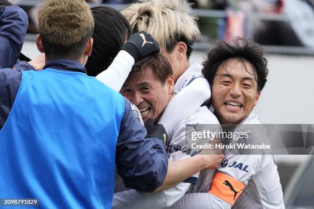 Takashi Inui of Shimizu S-Pulse celebrates scoring his team's scond goal during the J.LEAGUE MEIJI YASUDA J2 5th Sec. Match between JEF United Chiba...