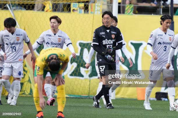 Players of Shimizu S-Pulse celebrate the win after the J.LEAGUE MEIJI YASUDA J2 5th Sec. Match between JEF United Chiba and Shimizu S-Pulse at Fukuda...