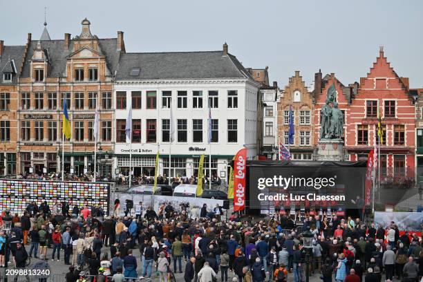 General view of Arnaud Demare of France, David Dekker of The Netherlands, Daniel McLay of Great Britain, Luca Mozzato of Italy, Lukasz Owsian of...