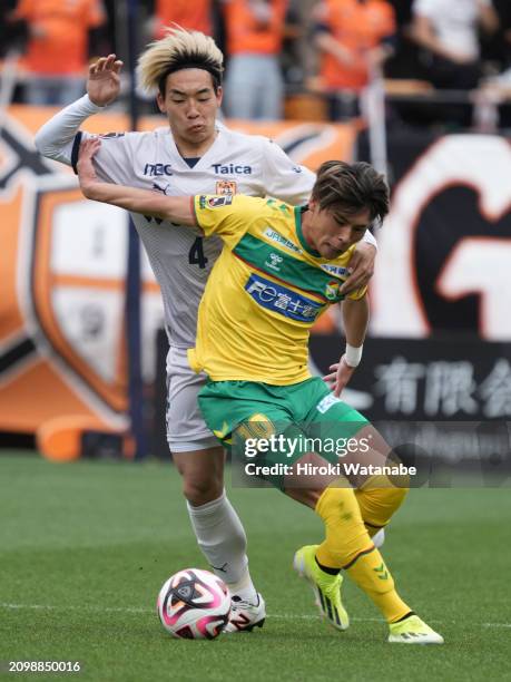 Sodai Hasukawa of Shimizu S-Pulse and Hiro Komor of JEF United Chiba compete for the ball during the J.LEAGUE MEIJI YASUDA J2 5th Sec. Match between...