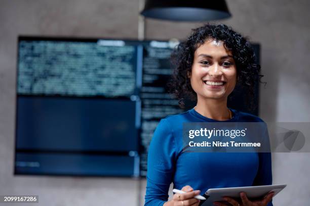 easy to manage and measure progress with project management in software development. portrait of a project manager in a tech business office to coordinate, set timelines and budget, and meet all the requirements and specifications. - flexible screen stock pictures, royalty-free photos & images