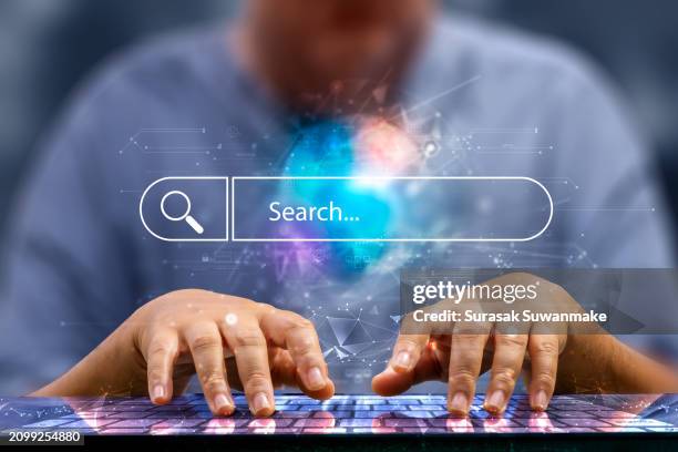 business people use internet for information and browsing information network concept - motor de búsqueda fotografías e imágenes de stock