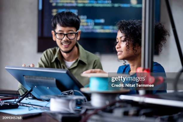 build a software development team to running your business growth. software engineers on the project discuss a database design workflow and technical issues in a tech business office. - machine learning stock pictures, royalty-free photos & images