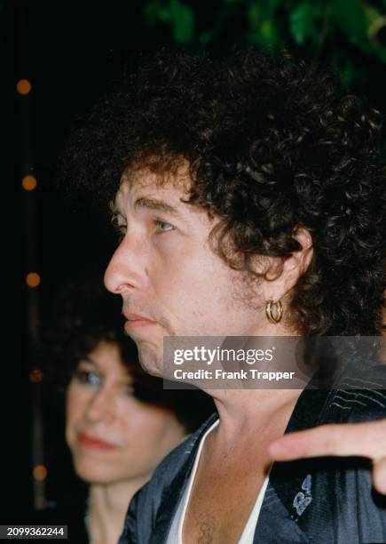 American singer and songwriter Bob Dylan receives the ASCAP founders award. Los Angeles, 31st March 1986.