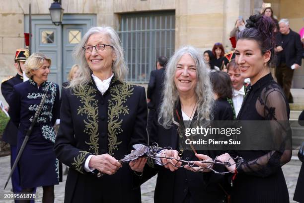 Annie Leibovitz, Patti Smith and Jesse Smith pose during the intake ceremony of Annie Leibovitz into the Académie des Beaux-Arts on March 20, 2024 in...