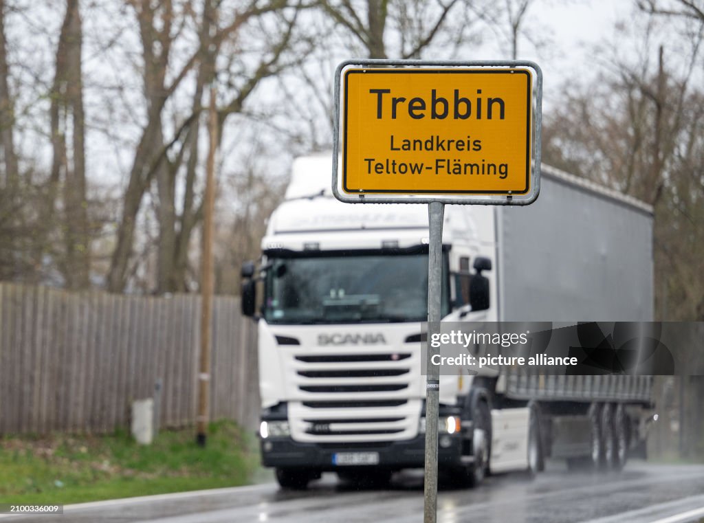 Trebbin A truck drives past the town sign of Trebbin . Photo: Soeren... News ...