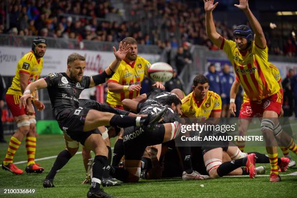 Oyonnax' French scrum-half Ilan El Khattabi kicks the ball during the French Top14 rugby union match between Union Sportive Oyonnax Rugby and USA...