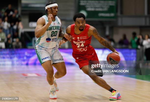 Bourg-en-Bresse's Isiaha Mike dribbles the ball past Nanterre's Desi Rodriguez during the French Ligue Nationale de Basket Pro A match between...